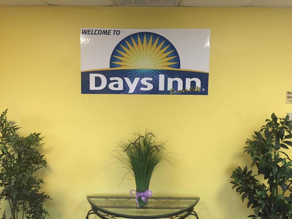 Days Inn בוסייר סיטי מראה חיצוני תמונה